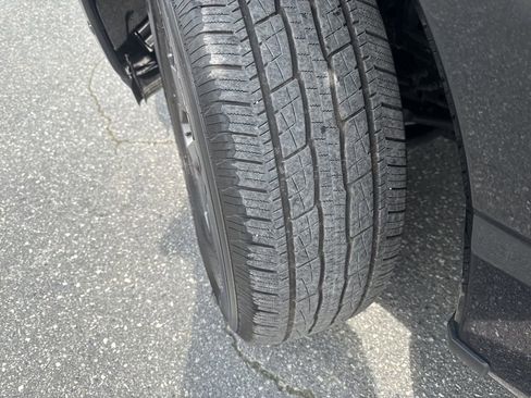 Used 2023 Ford F150 Lightning Lariat image 32