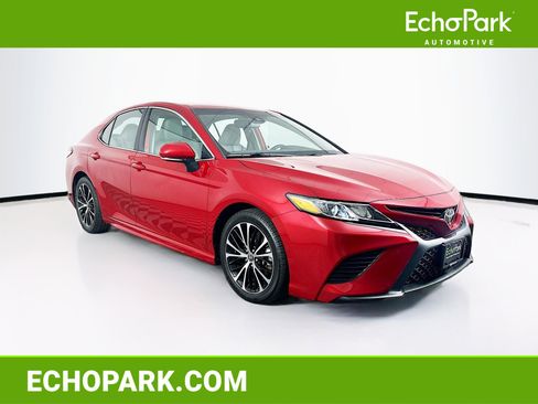 Used 2020 Toyota Camry SE w/ Cold Weather Package image 1