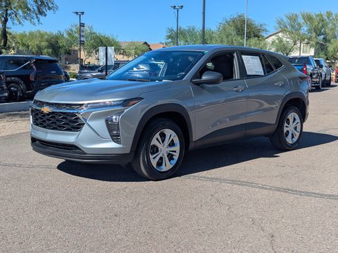 Used 2024 Chevrolet Trax LS image 6