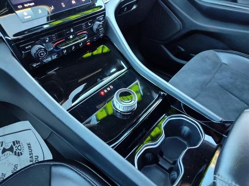 Used 2023 Jeep Grand Cherokee L Laredo image 20