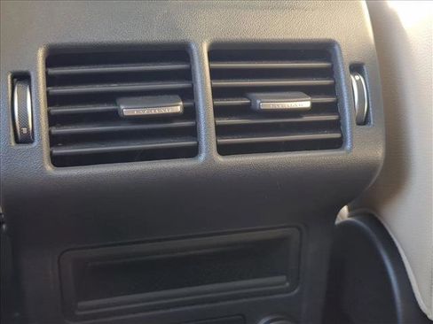 Used 2018 Jaguar F-PACE Premium image 16