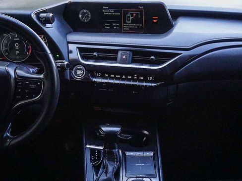 Used 2022 Lexus UX 200 image 13