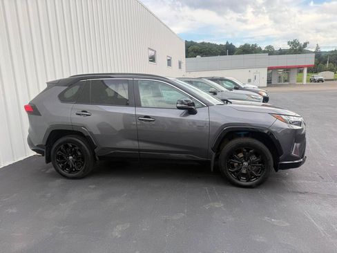 Certified 2022 Toyota RAV4 XSE w/ XSE Grade Weather Package AWD/4WD image 6