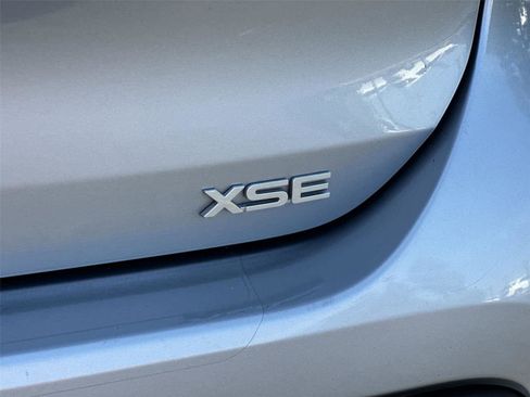 Used 2021 Toyota Highlander XSE FWD image 8