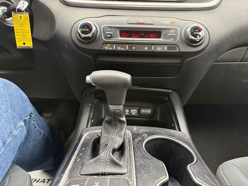 Used 2019 Kia Sorento LX image 21