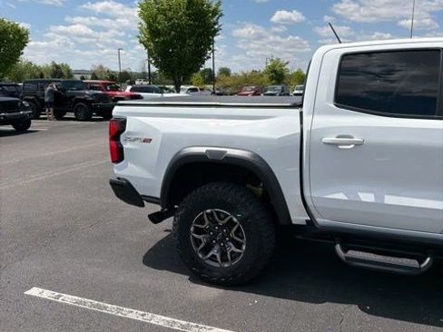 Used 2024 Chevrolet Colorado ZR2 w/ Technology Package AWD/4WD image 4