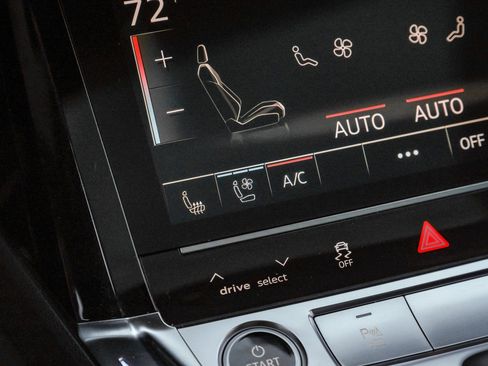 Used 2022 Audi e-tron Chronos w/ Chronos Package image 30