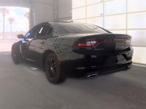 Used 2020 Dodge Charger SXT w/ Leather Interior Group RWD image 5