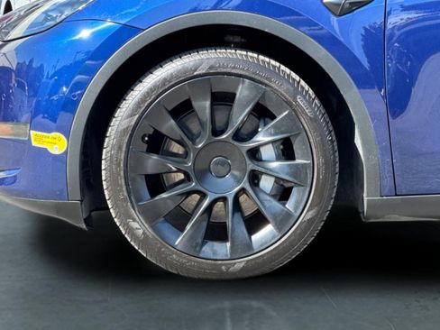 Used 2022 Tesla Model Y Long Range AWD/4WD image 26