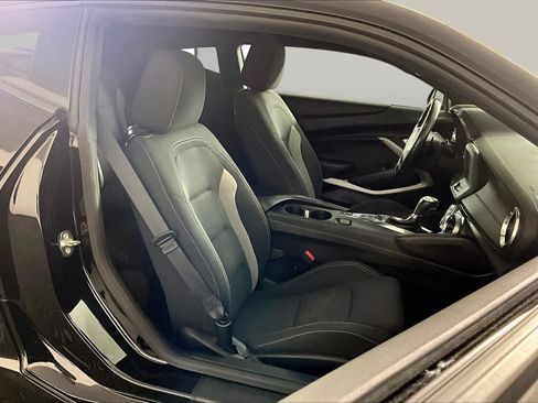 Used 2019 Chevrolet Camaro LT RWD image 9