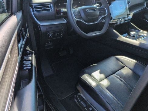 Certified 2024 Jeep Wagoneer L Series II w/ Premium Group I image 11