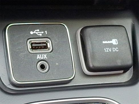 Used 2020 Jeep Cherokee Trailhawk w/ Cold Weather Group image 25