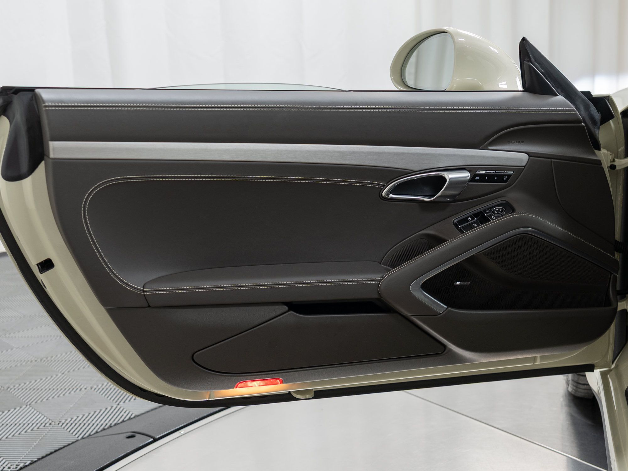 Certified 2014 Porsche 911 50th Anniversary Edition RWD image 16