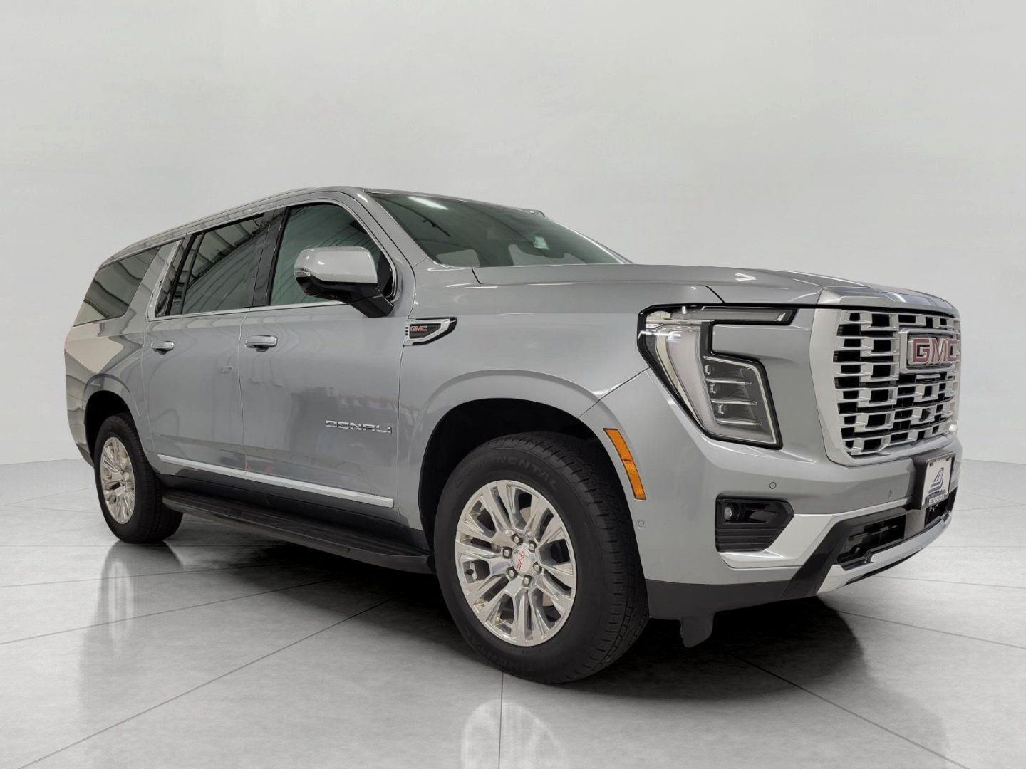 Used 2025 GMC Yukon XL Denali AWD/4WD image 1