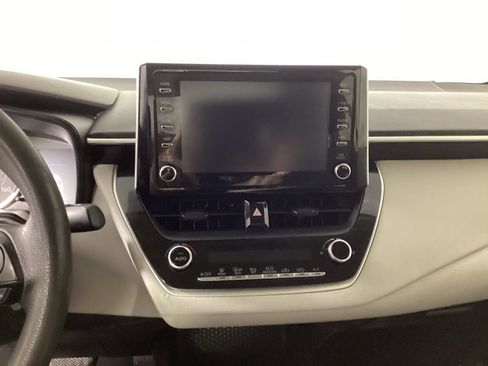 Used 2020 Toyota Corolla LE FWD image 17