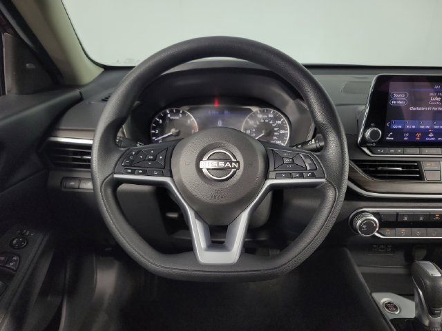 Used 2025 Nissan Altima 2.5 SV FWD image 21