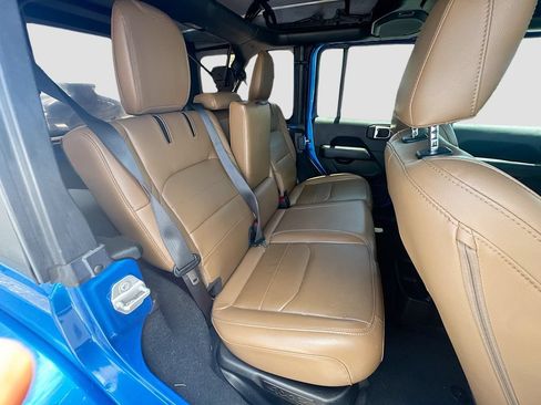 Used 2023 Jeep Wrangler Unlimited Sahara AWD/4WD image 30