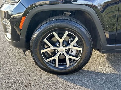 Used 2024 Jeep Grand Cherokee Limited image 10