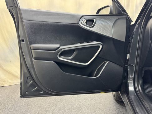 Used 2025 Kia Soul LX w/ LX Technology Package image 12