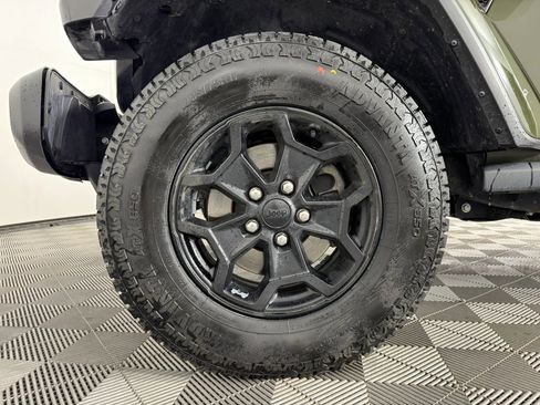 Used 2023 Jeep Gladiator Sport AWD/4WD image 42