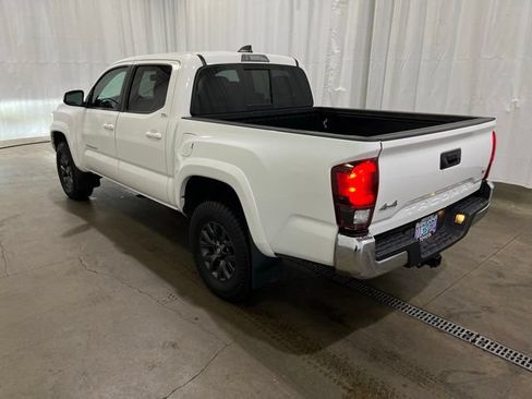 Certified 2022 Toyota Tacoma SR5 AWD/4WD image 6
