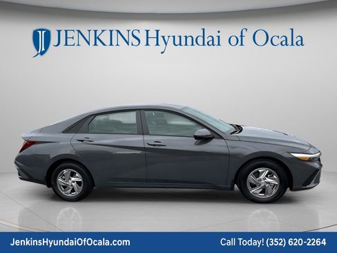 New 2026 Hyundai Elantra SEL Sport Premium FWD image 2