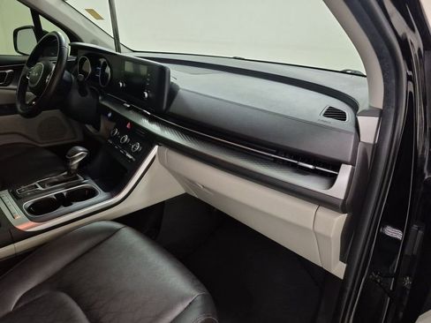 Used 2022 Kia Carnival LX image 30