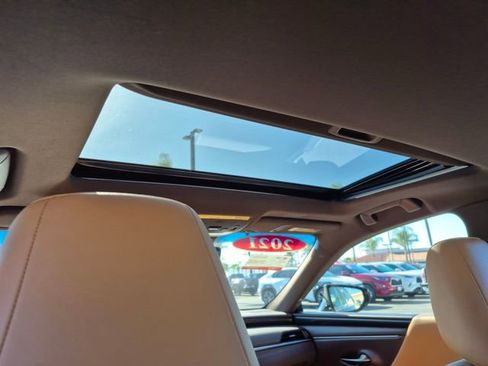 Used 2021 Lexus ES 300h w/ Accessory Package image 19