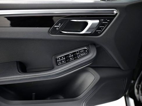 Used 2023 Porsche Macan Turbo image 20