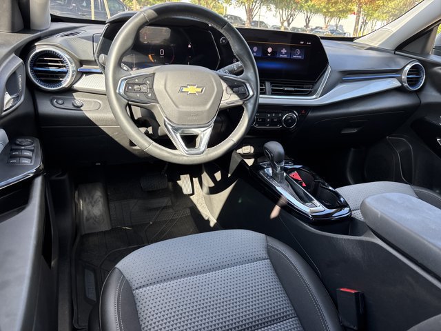 Used 2024 Chevrolet Trax LT w/ Driver Confidence Package FWD image 17