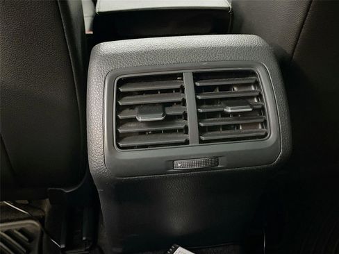 Used 2016 Volkswagen Golf Limited Edition image 27