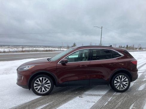 Used 2021 Ford Escape Titanium AWD/4WD image 2