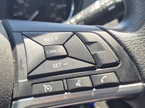 Used 2022 Nissan Rogue Sport S FWD image 16