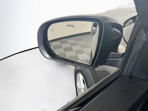 Used 2022 Jeep Compass Latitude image 16