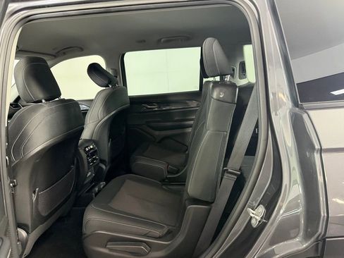 Used 2023 Jeep Grand Cherokee L Laredo RWD image 18