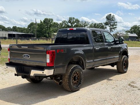 Used 2017 Ford F250 XLT w/ XLT Premium Package AWD/4WD image 3