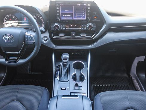 Used 2021 Toyota Highlander L FWD image 13