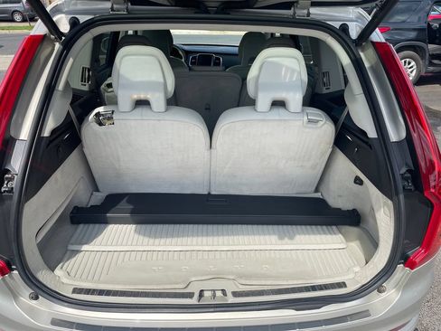 Used 2016 Volvo XC90 T6 Momentum w/ Momentum Plus Package AWD/4WD image 17