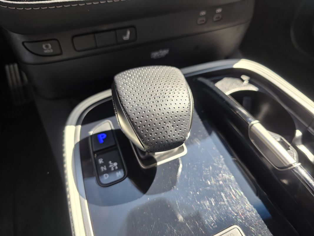 Used 2023 Lexus LS 500 F Sport w/ Accessory Package (Z1) AWD/4WD image 25