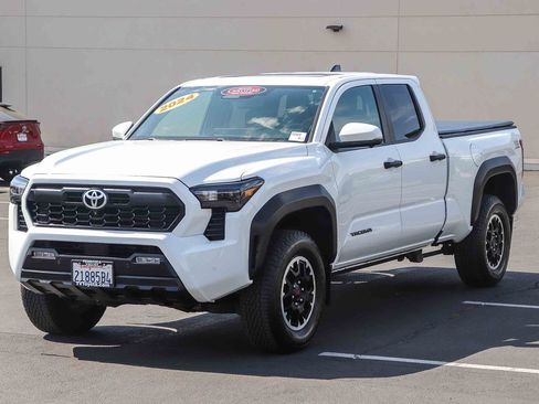 Used 2024 Toyota Tacoma TRD Off-Road w/ TRD Off Road Premium Package AWD/4WD image 3