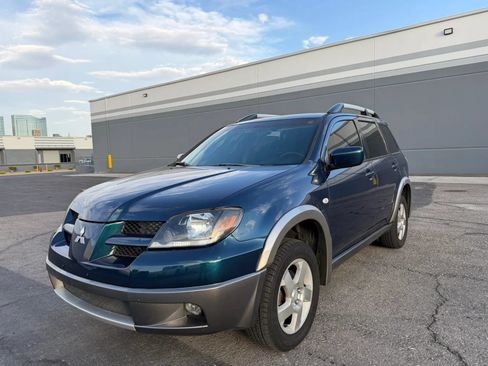 Used 2004 Mitsubishi Outlander XLS AWD/4WD image 1
