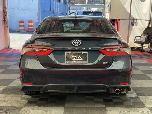 Used 2021 Toyota Camry SE FWD image 5