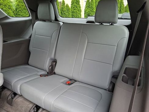 Used 2018 Chevrolet Traverse LT FWD image 11