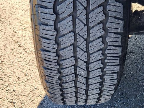 Used 2024 Chevrolet Colorado Z71 w/ LPO, Dark Essentials Package image 13