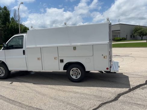 New 2025 GMC Savana 3500 w/ Power Convenience Package image 27