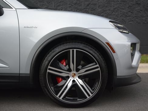 Certified 2025 Porsche Macan 4S Electric AWD/4WD image 41