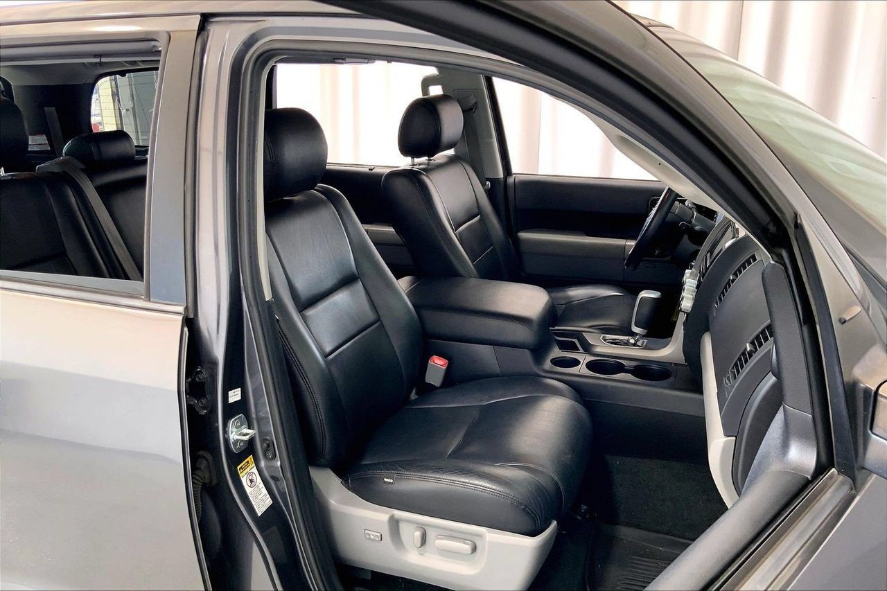 Used 2016 Toyota Sequoia Limited w/ Safety & Convenience Package RWD image 16
