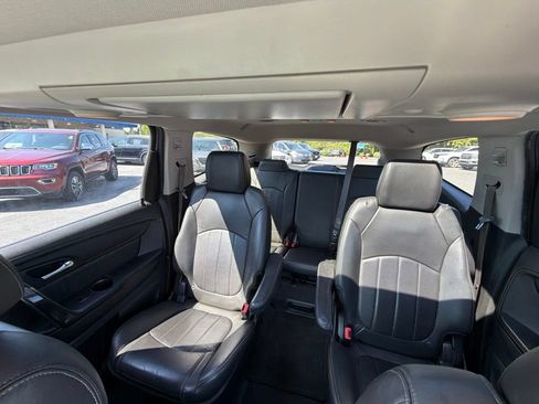 Used 2015 Chevrolet Traverse LTZ FWD image 11