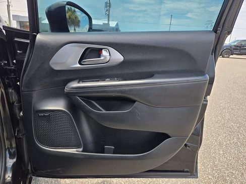 Used 2019 Chrysler Pacifica Limited w/ Advanced Safetytec Group FWD image 61