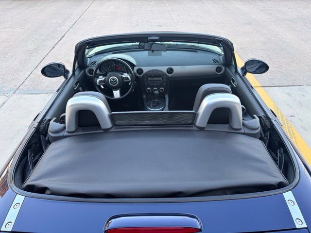 Used 2011 MAZDA MX-5 Miata Sport RWD image 6